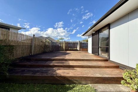 Photo of property in 2/15 Cyril Crescent, West Harbour, Auckland, 0618