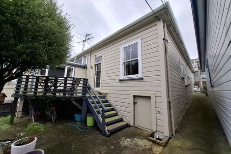 Photo of property in 25 Myrtle Crescent, Mount Cook, Wellington, 6021