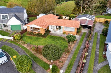 Photo of property in 8 Warren Place, Frankleigh Park, New Plymouth, 4310