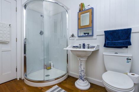 Photo of property in 904a East Coast Road, Northcross, Auckland, 0630