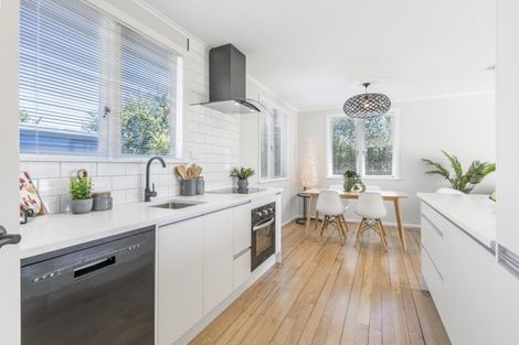 Photo of property in 48 Longburn Road, Henderson, Auckland, 0610