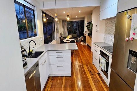 Photo of property in 7 Sullivan Avenue, Mangere Bridge, Auckland, 2022