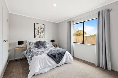 Photo of property in 94a Beach Haven Road, Beach Haven, Auckland, 0626
