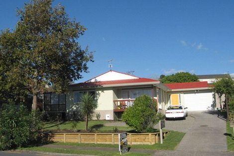 Photo of property in 14 Dalwhinnie Parade, Highland Park, Auckland, 2010