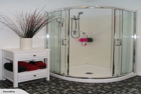 Photo of property in 32 Leadley Lane, Tawa, Wellington, 5028