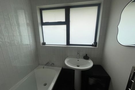 Photo of property in 1 Tulloch Street, Saint Johns Hill, Whanganui, 4500