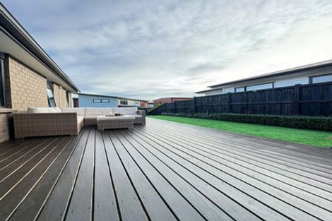 Photo of property in 8 Pakaraka Drive, Papakura, 2110