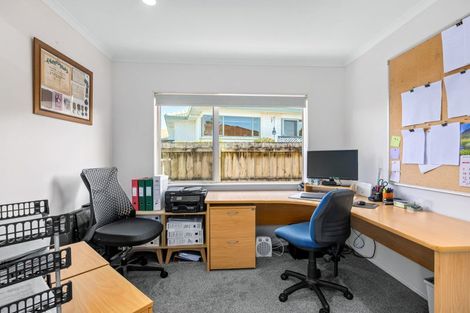 Photo of property in 15 Kath Hopper Drive, Orewa, 0931