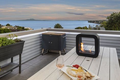 Photo of property in 2/11 Ridge Road, Waiake, Auckland, 0630