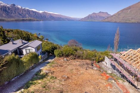 Photo of property in 64 Cedar Drive, Kelvin Heights, Queenstown, 9300