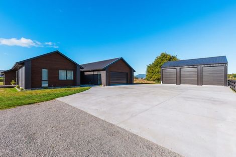 Photo of property in 2 Vickers Way, Acacia Bay, Taupo, 3385