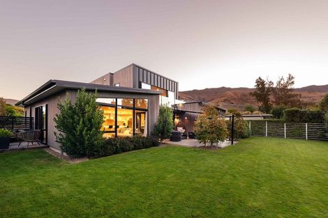 Photo of property in 5 Jessies Crescent, Wanaka, 9305