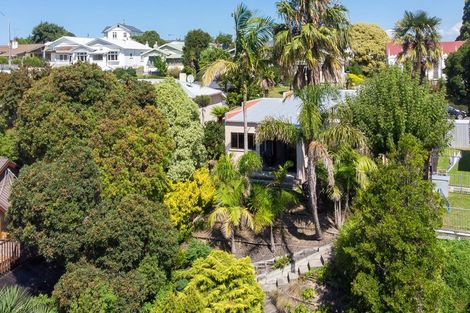 Photo of property in 61 Napier Terrace, Hospital Hill, Napier, 4110