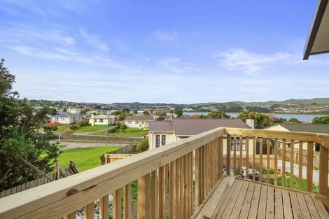 Photo of property in 104a Te Pene Avenue, Titahi Bay, Porirua, 5022