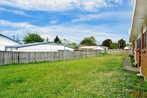 Photo of property in 2/11 Anglers Way, Wattle Downs, Auckland, 2102