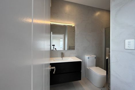 Photo of property in 8/18 Sylvan Crescent, Te Atatu South, Auckland, 0610