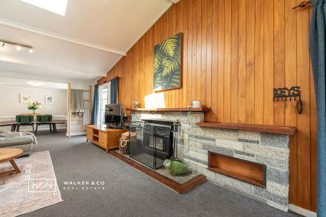 Photo of property in 5 Elmslie Road, Pinehaven, Upper Hutt, 5019