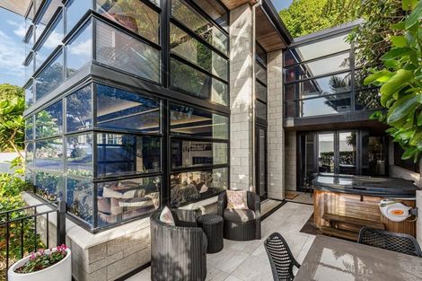 Photo of property in 377a Karaka Bay Road, Karaka Bays, Wellington, 6022