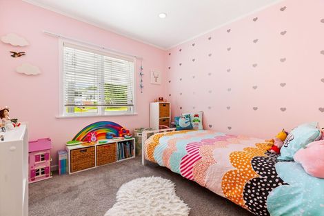 Photo of property in 46 Renata Crescent, Te Atatu Peninsula, Auckland, 0610