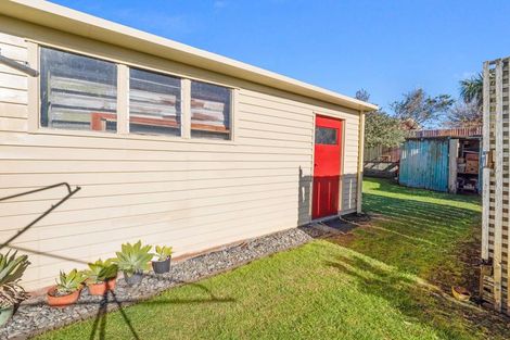 Photo of property in 21 Raupo Street, Castlecliff, Whanganui, 4501
