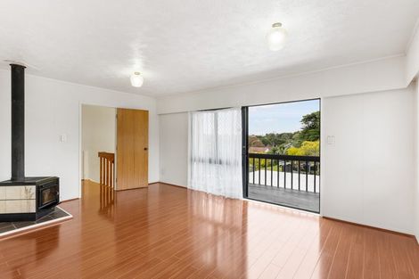 Photo of property in 11 Melia Grove, Goodwood Heights, Auckland, 2105