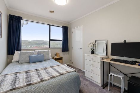 Photo of property in 16 Ordley Grove, Tawa, Wellington, 5028