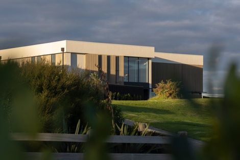 Photo of property in 15 Ridgelea Road, Long Bay, 0792