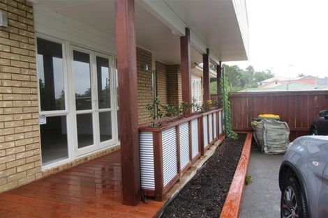 Photo of property in 8a Margaret Henry Crescent, Oteha, Auckland, 0632