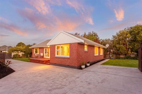Photo of property in 121 Blighs Road, Papanui, Christchurch, 8053
