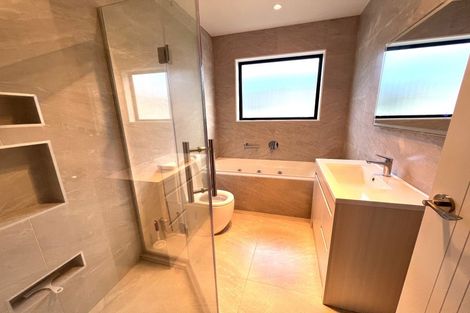 Photo of property in 10 Rossbeg Lane, Flat Bush, Auckland, 2019