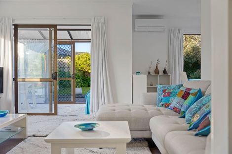 Photo of property in 23 Reeves Street, Waikanae Beach, Waikanae, 5036