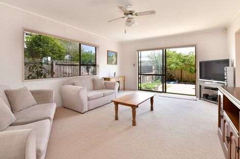 Photo of property in 19 Lillian Place, Orewa, 0931
