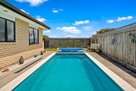 Photo of property in 19 Raabia Close, Parakai, 0830