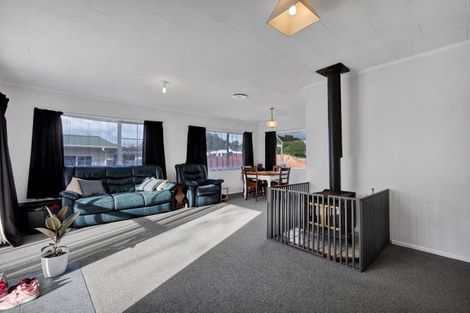 Photo of property in 9a Ballantrae Place, Highlands Park, New Plymouth, 4312