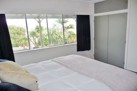 Photo of property in 16 Seaview Road, Cable Bay, 0420