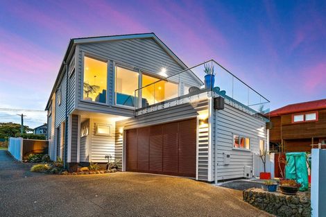 Photo of property in 6 Miri Road, Rothesay Bay, Auckland, 0630