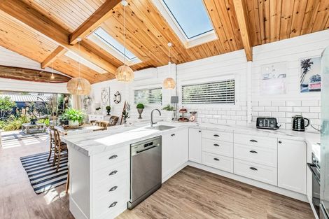 Photo of property in 11 Swindells Road, Waikuku Beach, 7473