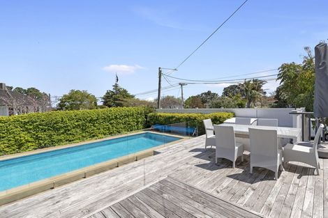 Photo of property in 14 Fraser Road, Narrow Neck, Auckland, 0624