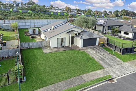 Photo of property in 8 Ginders Drive, Massey, Auckland, 0614