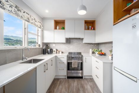 Photo of property in 6 Te Reinga View, Tawa, Wellington, 5028