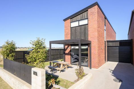 Photo of property in 24 Atutahi Lane, Papamoa, 3118