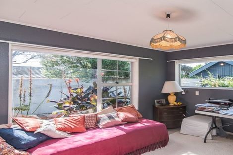 Photo of property in 52 Rewarewa Crescent, Waikanae, 5036