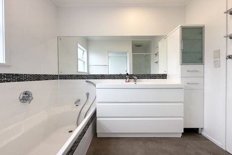 Photo of property in 10 Castleton Street, Birkdale, Auckland, 0626