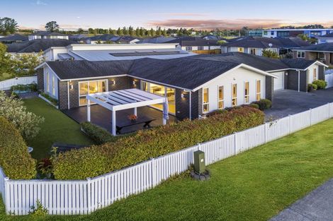 Photo of property in 25 Gilbransen Road, Kumeu, 0810