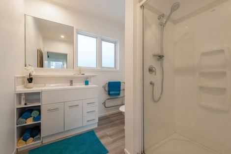 Photo of property in 18 Kowhai Grove, Raumati Beach, Paraparaumu, 5032