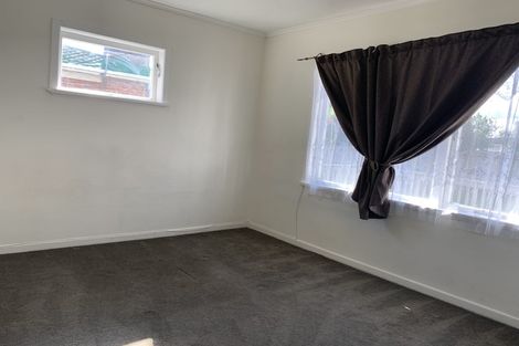 Photo of property in 4 Vanguard Road, Kelston, Auckland, 0602