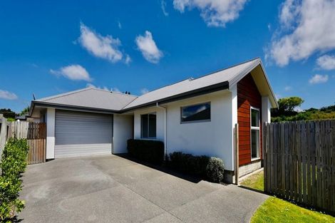 Photo of property in 2 Serenity Crescent, Kelvin Grove, Palmerston North, 4414