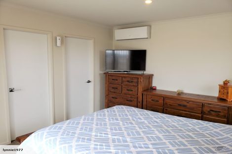 Photo of property in 10 Rainey Crescent, Papamoa Beach, Papamoa, 3118