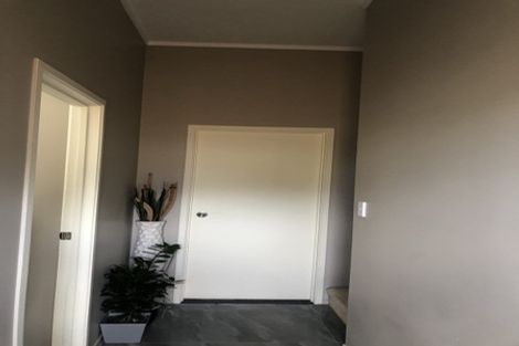 Photo of property in 44a De Havilland Drive, Goodwood Heights, Auckland, 2105