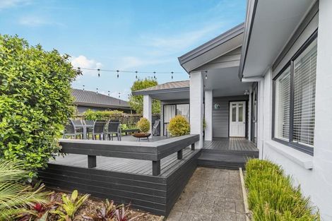 Photo of property in 62 Golfland Drive, Golflands, Auckland, 2013